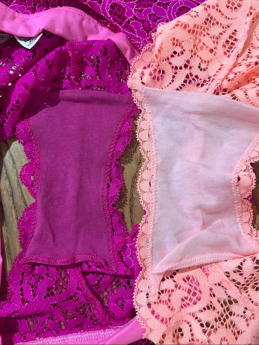 Victoria's Secret Coral Lace Hipster Panty Set - Picture 4 of 5